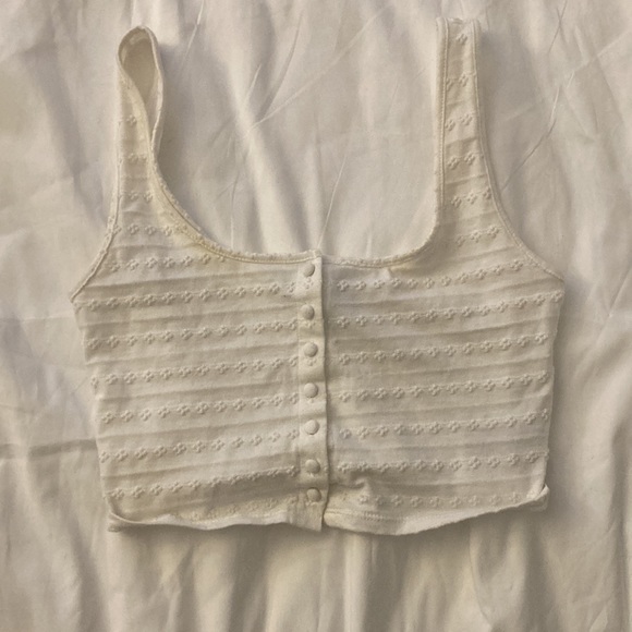 A cute white crop top from forever 21 - Picture 2 of 4